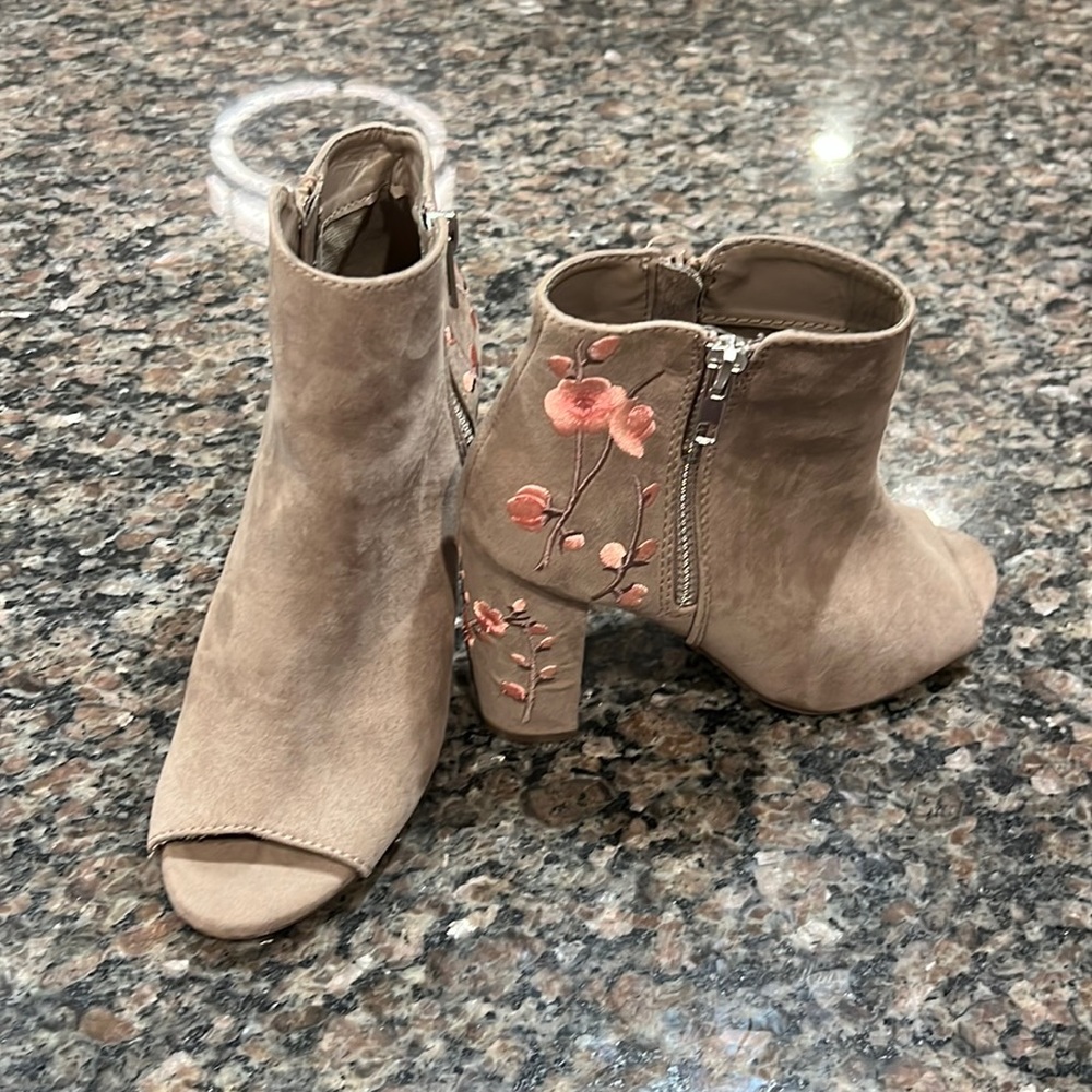 Wedge boots size 6.5